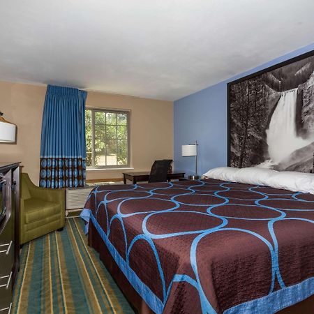Super 8 By Wyndham Douglas Exterior photo