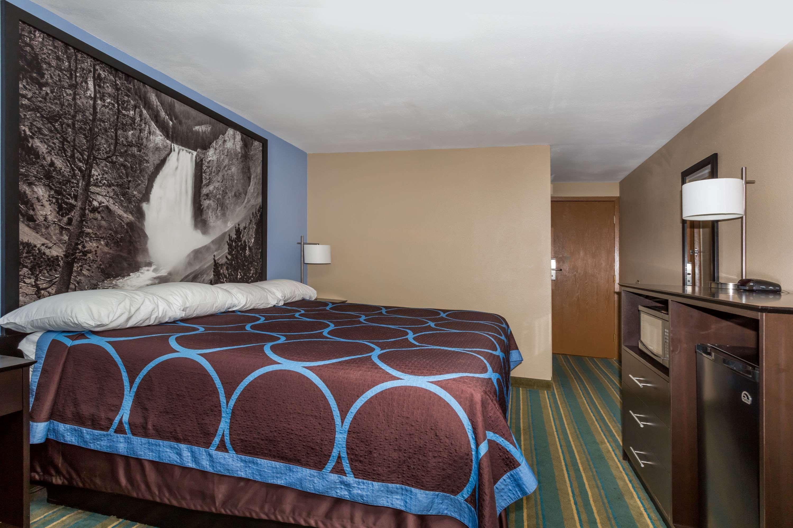 Super 8 By Wyndham Douglas Exterior photo