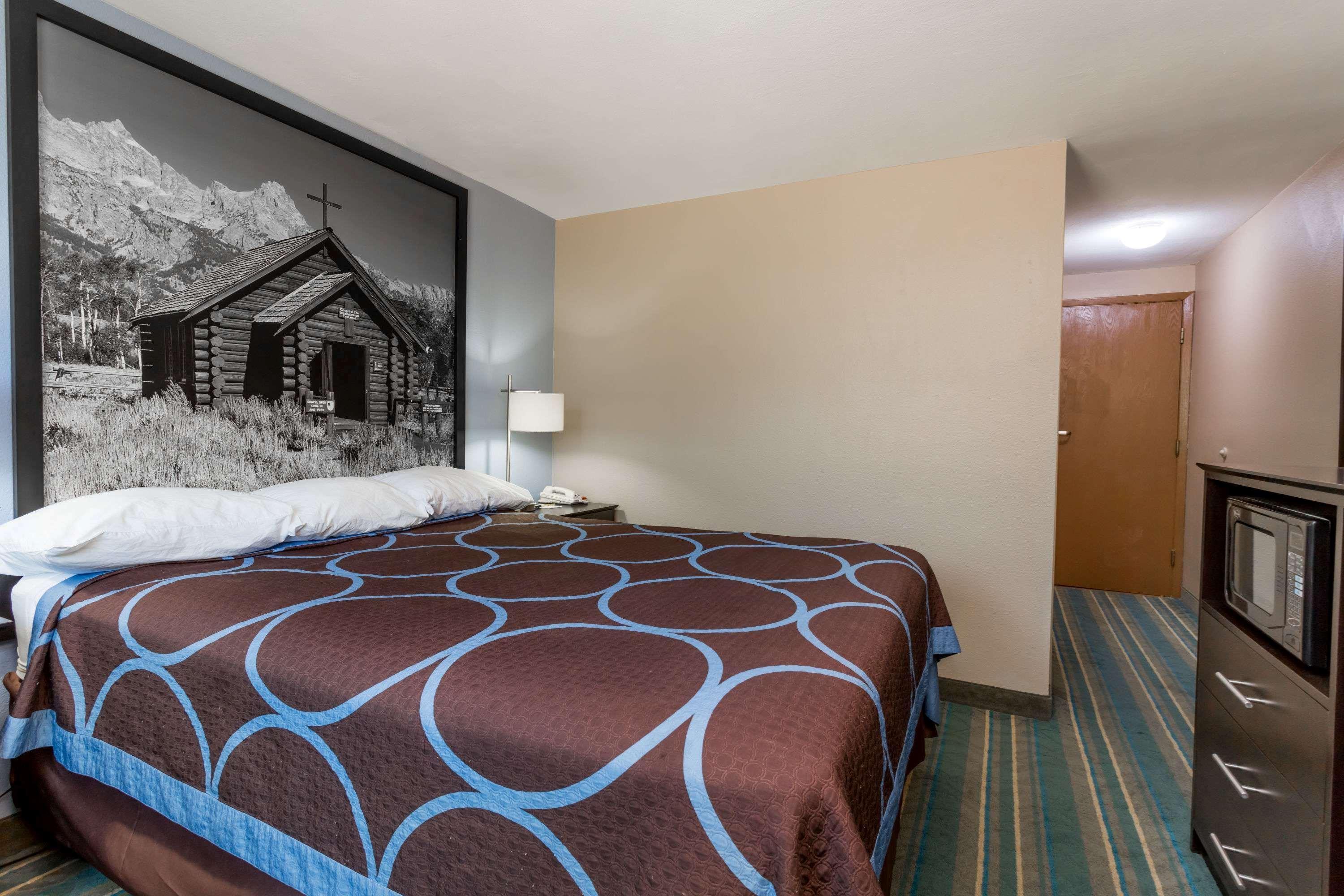 Super 8 By Wyndham Douglas Exterior photo