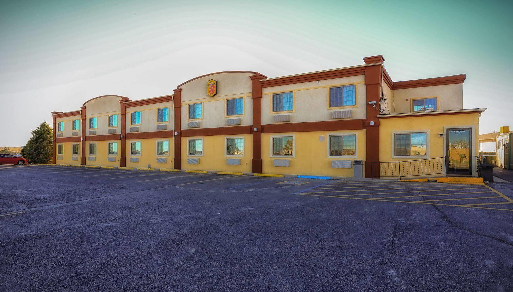 Super 8 By Wyndham Douglas Exterior photo